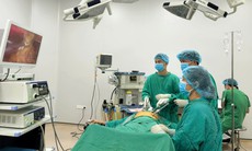 Người phụ nữ 66 tuổi thủng đại tràng vì ngậm tăm khi ngủ