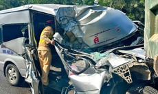 Tai nạn liên hoàn tại Hà Nội: Hành khách mắc kẹt trong ô tô được cứu sống