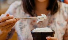 Chuyên gia hướng dẫn cách ăn cơm nguội giúp giảm cân và ổn định đường huyết