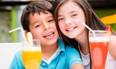 Biểu hiện cho thấy trẻ đang uống quá nhiều đồ ngọt