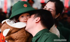 Khoảnh khắc chia tay xúc động của các tân binh lên đường nhập ngũ