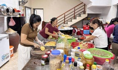 Bếp ăn nghĩa tình ấm lòng người dân vùng lũ