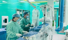 Giữ vững 'mạch sống' y tế miền Trung trong mưa lũ