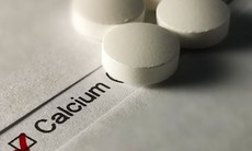 7 loại thực phẩm bổ sung phổ biến có thể tương tác với thuốc gây nguy hiểm