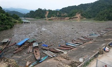 Nghệ An: Gỗ, rác phủ khắp mặt hồ thủy điện