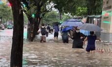 Bão số 13 suy yếu thành vùng áp thấp, miền Trung hứng mưa lớn