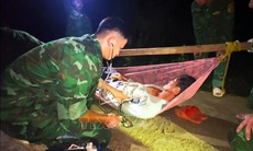 Kịp thời hỗ trợ người dân bị bệnh nặng vào bờ cấp cứu