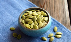 8 loại hạt giàu magie nên ăn để giúp ngủ ngon