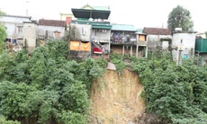 Sạt lở áp sát khu dân cư ở Nghệ An sau hai cơn bão lớn