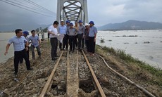 Đường sắt tạm ngừng nhiều đôi tàu SE từ 2-10/12 do hư hỏng sau mưa lũ