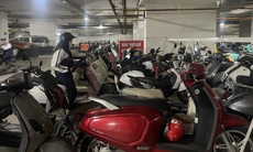 Hà Nội: Chung cư 'vạn dân' thông báo ngừng nhận trông xe điện dưới tầng hầm