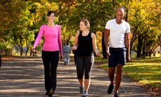 Sau tuổi 40, chỉ tập đi bộ có đủ để khỏe mạnh?