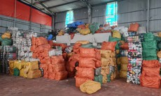 Phát hiện hơn 94 tấn quần áo đã qua sử dụng không rõ nguồn gốc trong nhà kho