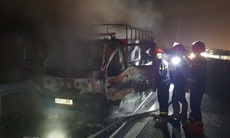 Xe tải bốc cháy ngùn ngụt trên cao tốc Phan Thiết - Dầu Giây