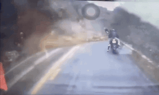 Sạt lở Quốc lộ 6 vùi lấp 3 người: Vẫn đang tiếp cận các nạn nhân