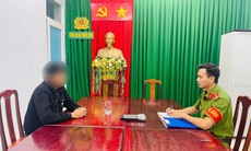 Công an làm việc với nam thanh niên hát karaoke gây ồn ào