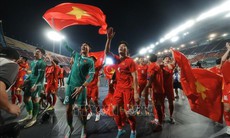 Các cầu thủ U22 Việt Nam hân hoan chia vui với người hâm mộ