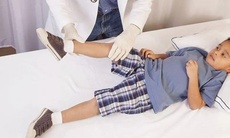 Cảnh giác với dấu hiệu viêm khớp gối ở trẻ