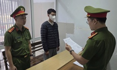 Mang 1.490 bao thuốc lá lậu lên ô tô, nam thanh niên bị khởi tố