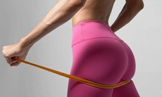 4 bài tập đứng giúp ngăn ngừa mông chảy xệ nhanh sau tuổi 45