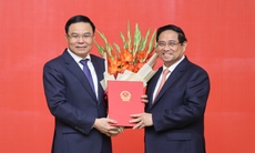 Thủ tướng trao Quyết định giao Quyền Bộ trưởng Bộ Công Thương cho ông Lê Mạnh Hùng