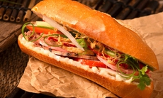 Bộ Y tế yêu cầu điều tra vụ gần 100 người nghi ngộ độc sau ăn bánh mì ở TP Hồ Chí Minh