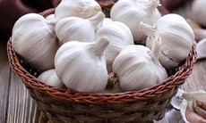 10 bài thuốc chữa bệnh từ củ tỏi