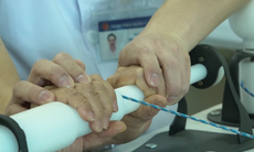 Phục hồi chức năng sớm: Chìa khóa mở cánh cửa hồi sinh sau phẫu thuật và đột quỵ