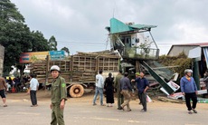 Xe tải va chạm với xe máy, 5 người thương vong