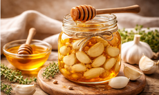 Uống tỏi ngâm mật ong khi nào là tốt nhất?
