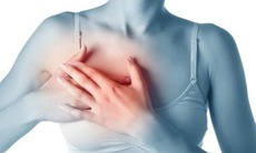 Nâng ngực đón Tết, người phụ nữ biến dạng bầu vú