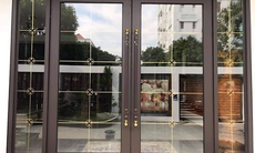 Dịch vụ thi công, lắp đặt cửa kính chuyên nghiệp từ Việt Phong