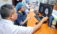 Cô gái gục tại chỗ sau lần duy nhất thử hút thuốc lá điện tử