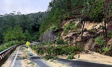 Vết nứt trên đèo D’Ran phát triển, Quốc lộ 20 tiếp tục sạt lở