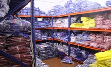 Phát hiện cửa hàng bán quần áo thể thao không đăng ký kinh doanh, có hàng nghìn sản phẩm nghi giả nhãn hiệu