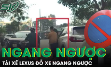 CSGT làm việc với tài xế xe Lexus ngang ngược đỗ xe trên phố Hà Nội gây ùn tắc