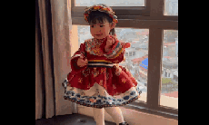 Con gái Hoa hậu Đỗ Mỹ Linh 'đốn tim' fan với biểu cảm như búp bê
