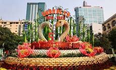 TPHCM giữ linh vật rắn khổng lồ trên đường hoa Nguyễn Huệ đến hết tháng 2