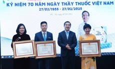 Trao danh hiệu Thầy thuốc Ưu tú cho 3 bác sĩ BV Da liễu Trung ương