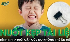 Trẻ 7 tuổi nuốt nhầm kẹp tài liệu bằng sắt vào thực quản