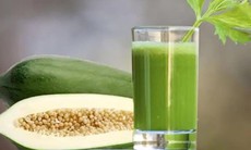 Uống nước ép đu đủ xanh buổi sáng có lợi gì?