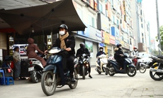 Đi lên vỉa hè để tiết kiệm vài phút, nhiều tài xế trả giá đắt