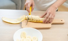 Cách hạ huyết áp tự nhiên: Ăn nhiều chuối và giảm muối