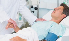 Dinh dưỡng hỗ trợ phục hồi chức năng cho người bị hội chứng Apallic