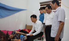 Khám, cấp thuốc và tặng quà cho thân nhân chiến sĩ công tác tại quần đảo Trường Sa