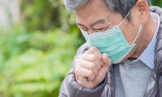 Hiểm hoạ viêm phổi ở người già khi giao mùa