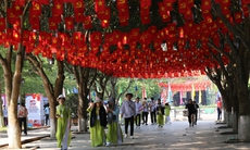 Hàng ngàn người dân về thăm Quê Bác ngày đầu nghỉ lễ