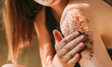 7 cách tẩy da chết toàn thân bằng nguyên liệu tự nhiên