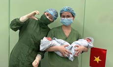 Cặp song sinh chào đời ngày đặc biệt được đặt tên Thống Nhất và Hòa Bình