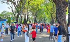 Du khách nườm nượp tham quan di tích Huế dịp nghỉ lễ